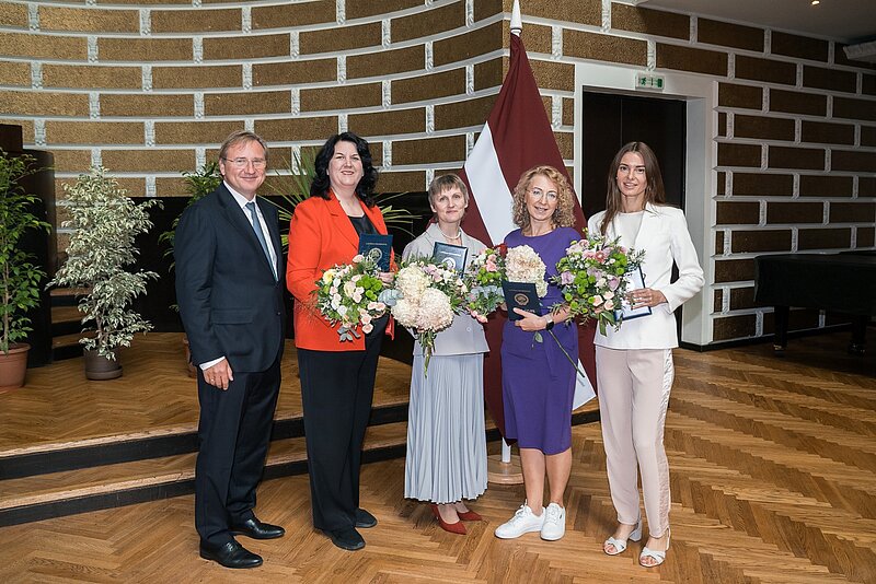 Sveicam jaunievēlētās LU IZPF asociētās profesores!