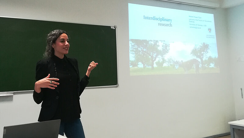 Granadas Universitātes vieslektore Meriem Khaled Gijón viesojas IZPF: starpdisciplināri pētījumi no terapijas suņiem līdz cietuma videi