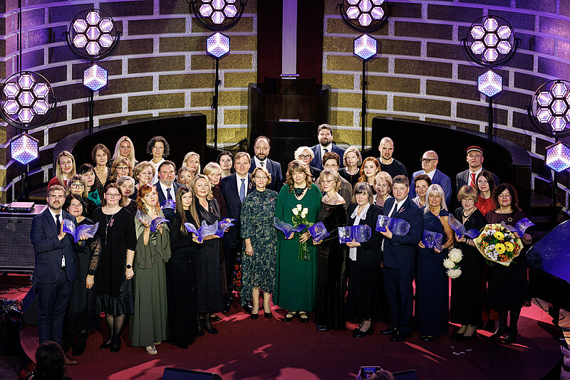 Godināti Latvijas izcilākie pedagogi – pasniegtas balvas “Latvijas Gada skolotājs 2025”