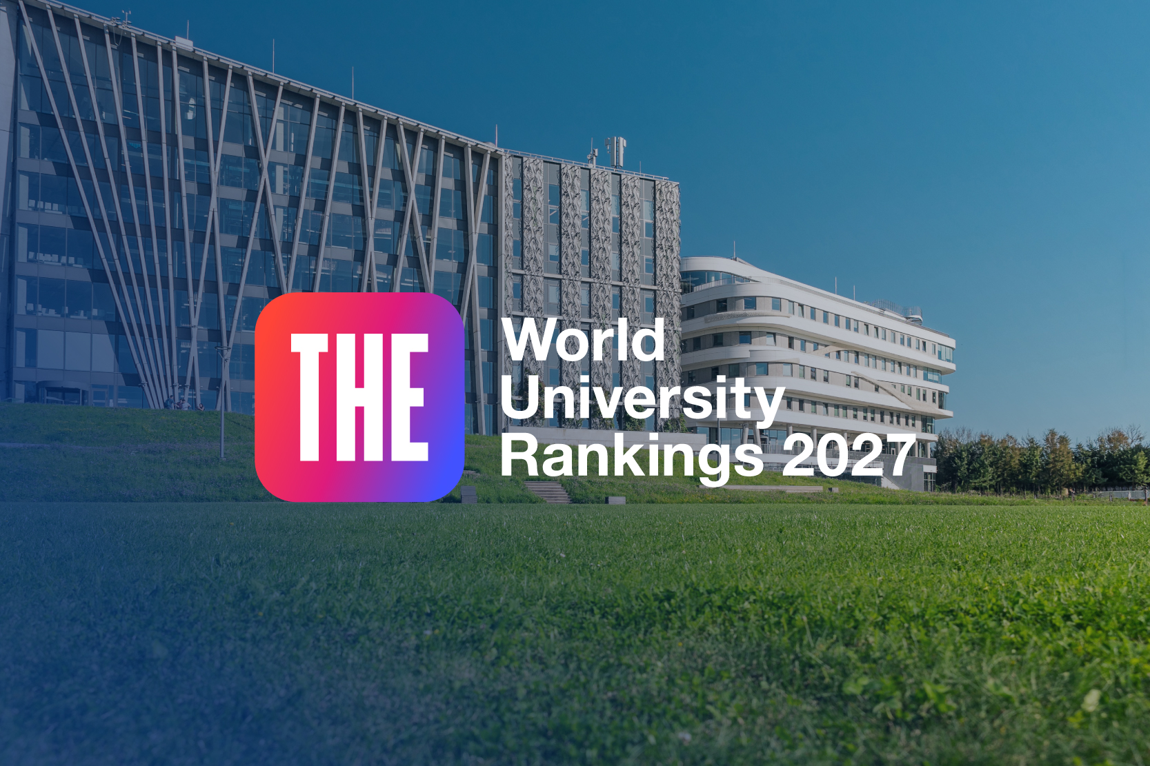 “Times Higher Education World University Rankings 2027” vizuālis ar LU Akadēmiskā centra ēkām.