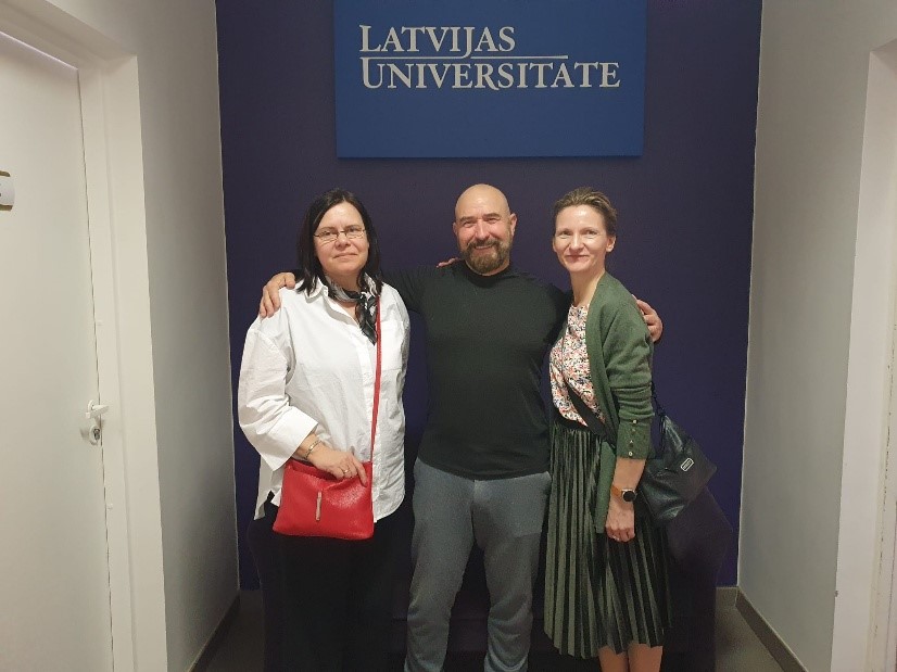 no kreisās:Indra Odiņa, Óscar Raul Lozano Lucia un Evija Latkovska